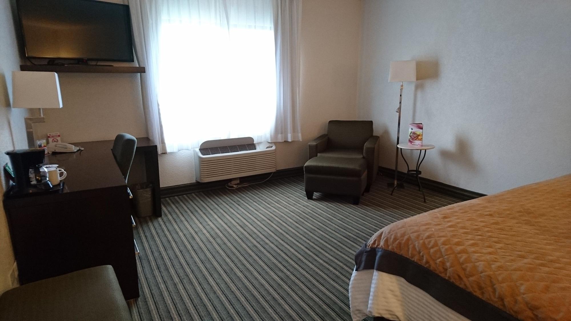 Casa Grande Chihuahua Hotel Exterior photo A room at the Holiday Inn Express in New York City