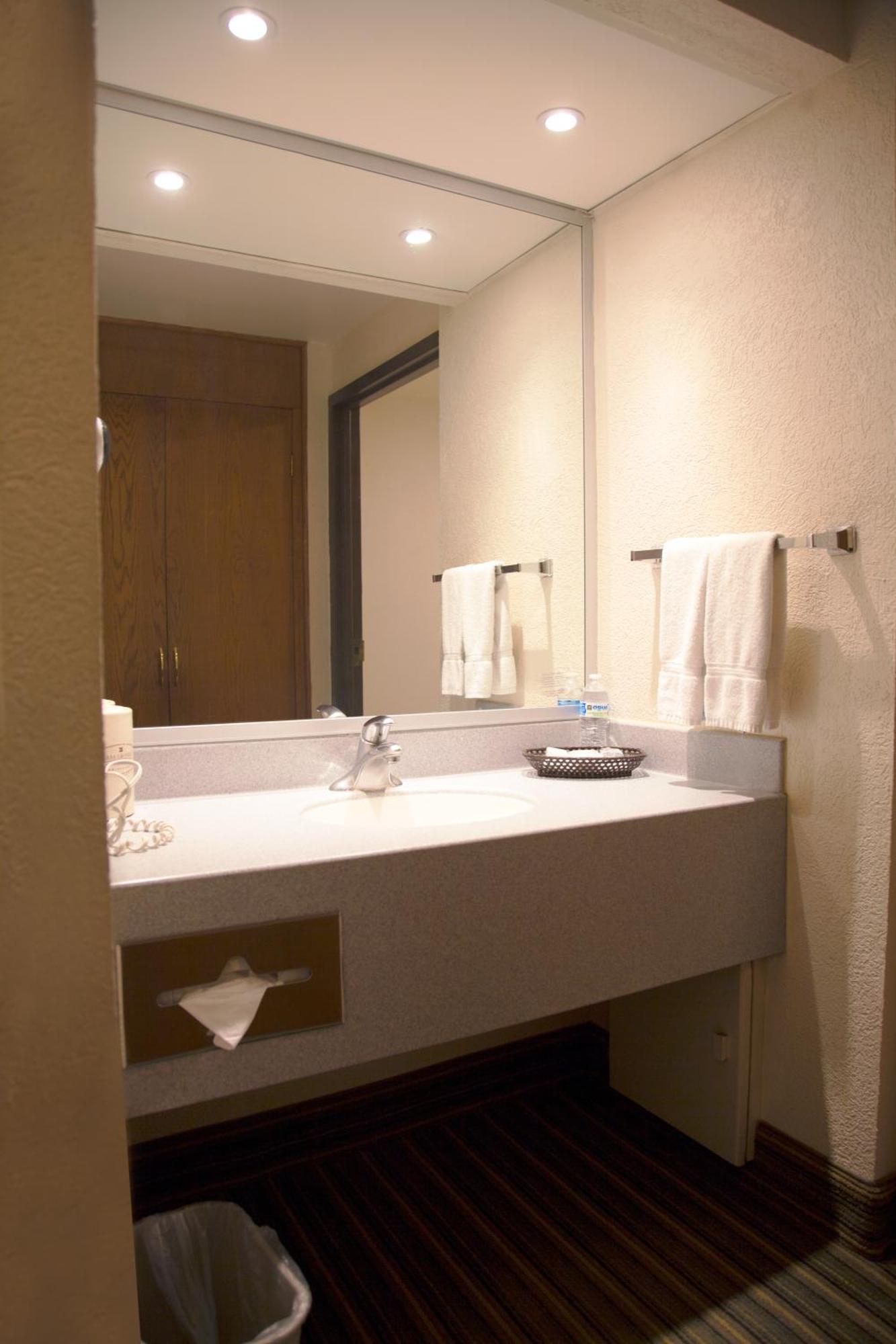 Casa Grande Chihuahua Hotel Exterior photo A bathroom vanity