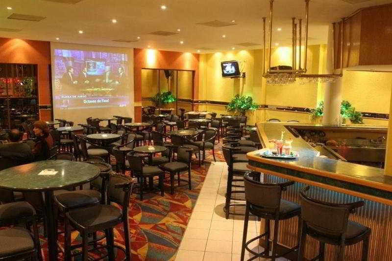 Casa Grande Chihuahua Hotel Exterior photo The interior of a typical bar